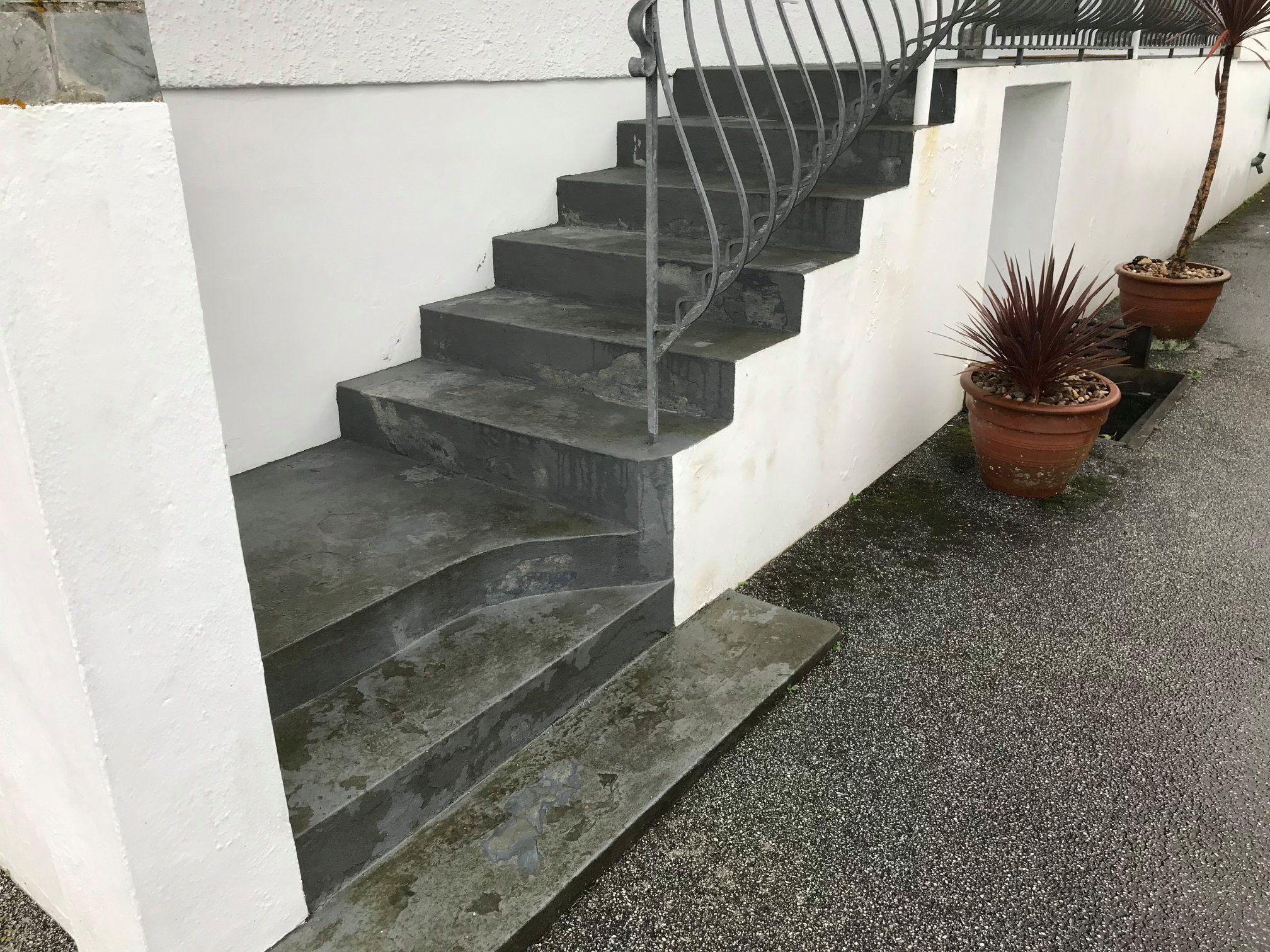 Non slip steps  Customer needed a low maintenance non slip surface to prevent f...